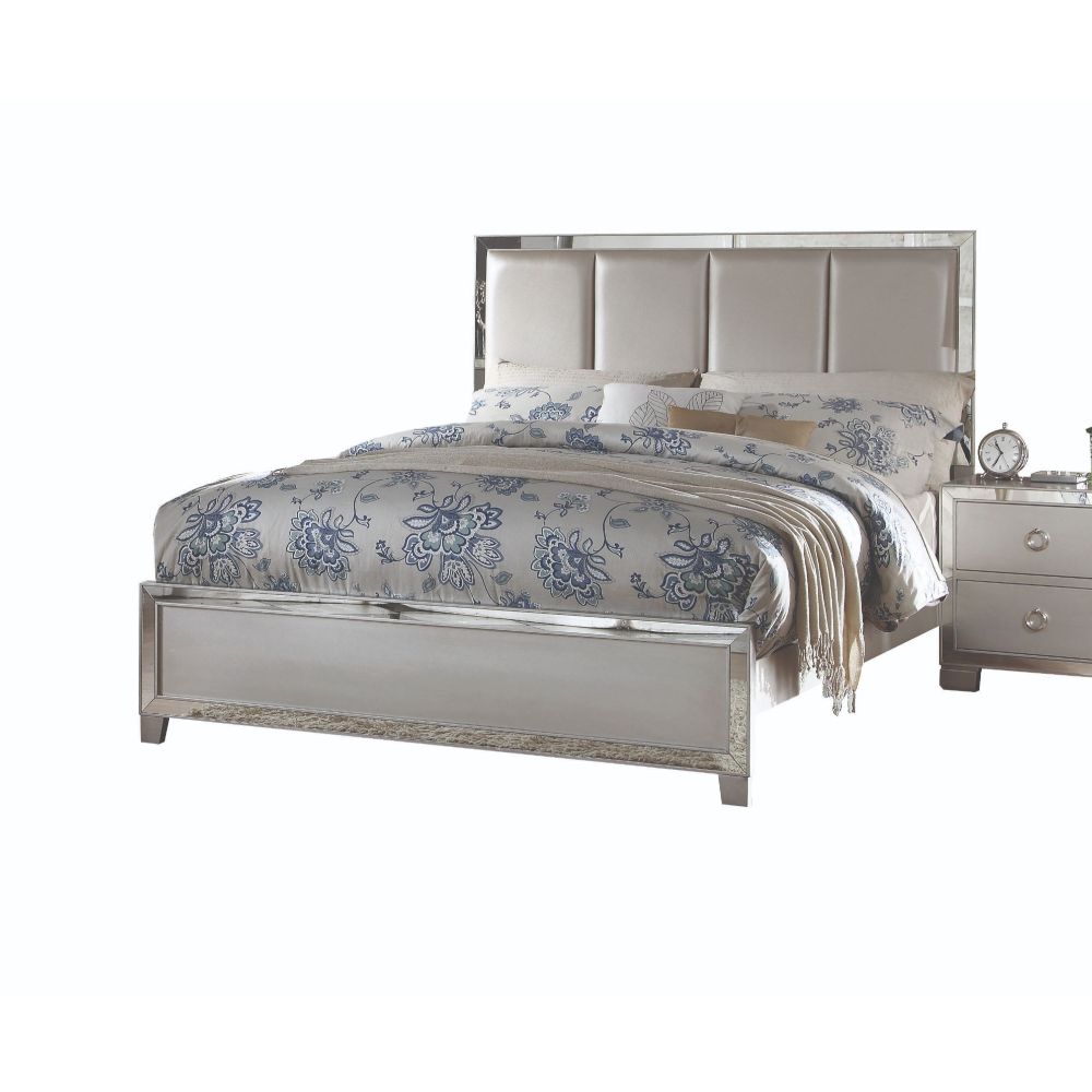 Voeville II Eastern King Bed